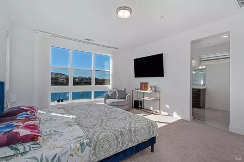 Bedroom - 2325 Waterside Dr, Fairfield, CA 94533 photo 8 of 11