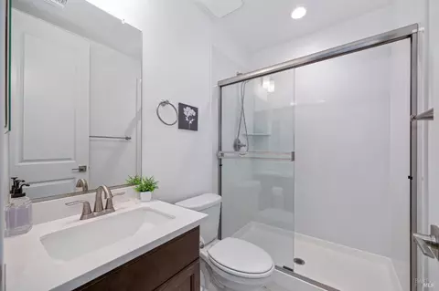Bath - 2325 Waterside Dr, Fairfield, CA 94533 photo 1 of 5