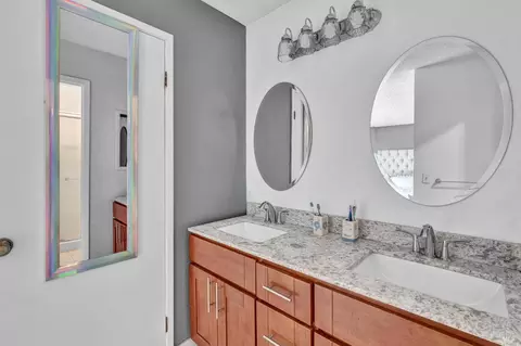 Bath - 111 Gina Ct, Vallejo, CA 94589 photo 2 of 3