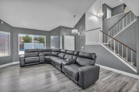 Living - 111 Gina Ct, Vallejo, CA 94589 photo 1 of 2