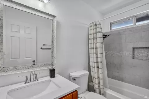 Bath - 111 Gina Ct, Vallejo, CA 94589 photo 3 of 3