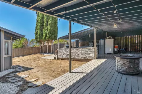Exterior - 111 Gina Ct, Vallejo, CA 94589 photo 5 of 8