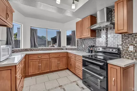 Kitchen - 111 Gina Ct, Vallejo, CA 94589 photo 4 of 6