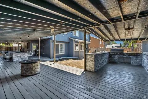 Exterior - 111 Gina Ct, Vallejo, CA 94589 photo 4 of 8