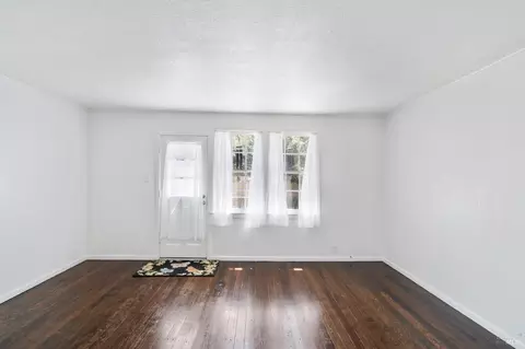 Living - 311 Rodgers St, Vallejo, CA 94590 photo 3 of 3
