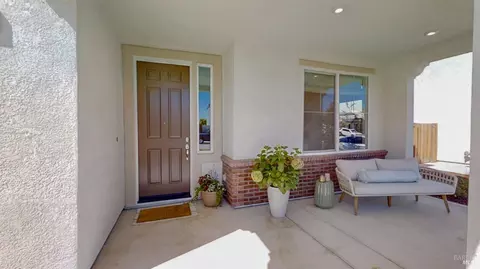 Exterior - 425 Vanderbilt Dr, Dixon, CA 95620 photo 3 of 12