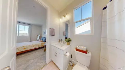 Bath - 425 Vanderbilt Dr, Dixon, CA 95620 photo 5 of 6