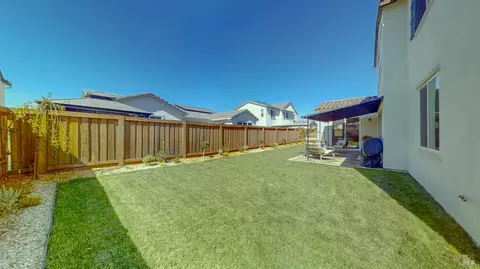 Exterior - 425 Vanderbilt Dr, Dixon, CA 95620 photo 10 of 12