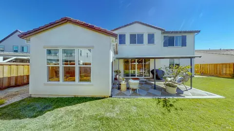 Exterior - 425 Vanderbilt Dr, Dixon, CA 95620 photo 6 of 12