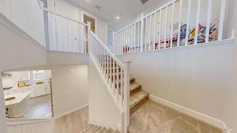 Entry Way - 425 Vanderbilt Dr, Dixon, CA 95620 photo 3 of 8