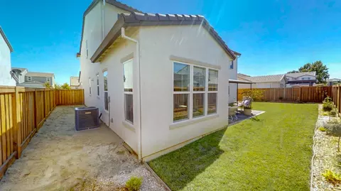 Exterior - 425 Vanderbilt Dr, Dixon, CA 95620 photo 11 of 12