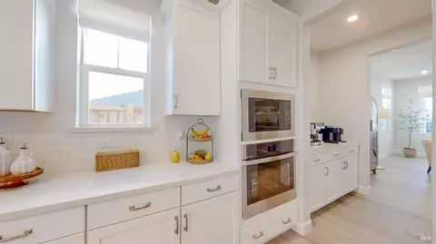 Kitchen - 425 Vanderbilt Dr, Dixon, CA 95620 photo 4 of 6