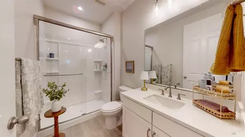 Bath - 425 Vanderbilt Dr, Dixon, CA 95620 photo 4 of 6