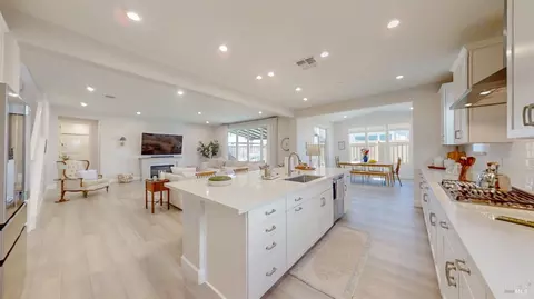 Kitchen - 425 Vanderbilt Dr, Dixon, CA 95620 photo 6 of 6