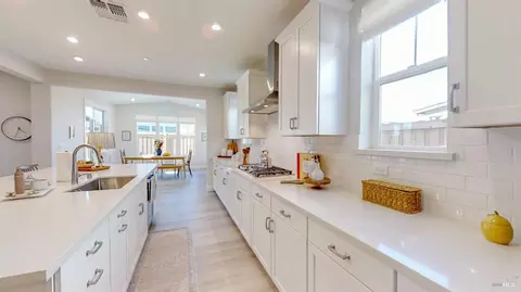 Kitchen - 425 Vanderbilt Dr, Dixon, CA 95620 photo 2 of 6