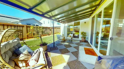 Exterior - 425 Vanderbilt Dr, Dixon, CA 95620 photo 5 of 14
