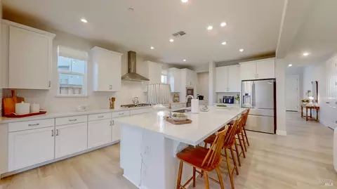 Kitchen - 425 Vanderbilt Dr, Dixon, CA 95620 photo 5 of 7