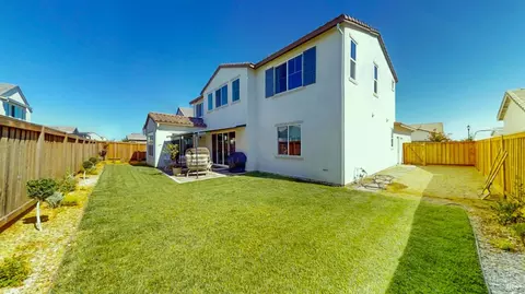 Exterior - 425 Vanderbilt Dr, Dixon, CA 95620 photo 7 of 12