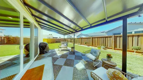Exterior - 425 Vanderbilt Dr, Dixon, CA 95620 photo 4 of 12