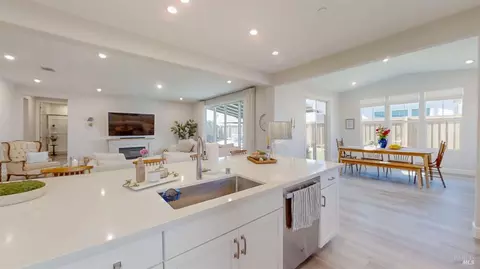Kitchen - 425 Vanderbilt Dr, Dixon, CA 95620 photo 5 of 6