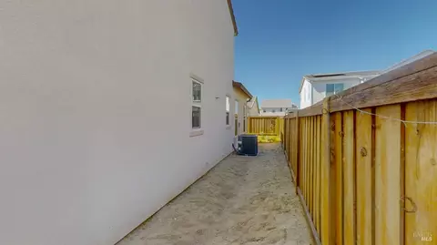 Exterior - 425 Vanderbilt Dr, Dixon, CA 95620 photo 12 of 12