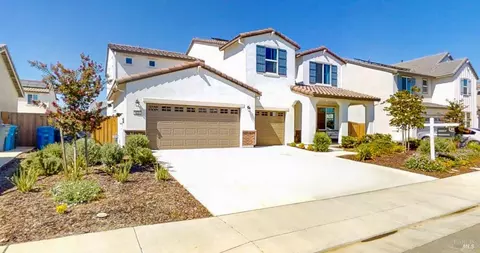 Exterior - 425 Vanderbilt Dr, Dixon, CA 95620 photo 2 of 14
