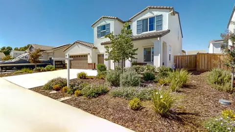 Exterior - 425 Vanderbilt Dr, Dixon, CA 95620 photo 2 of 12