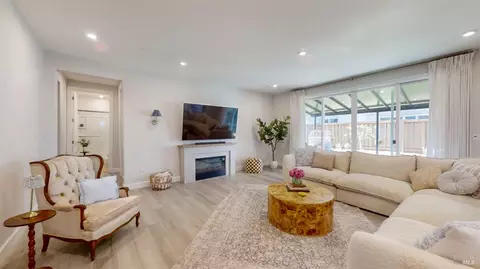 Living - 425 Vanderbilt Dr, Dixon, CA 95620 photo 1 of 1