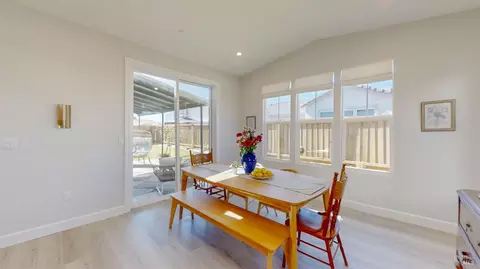 Dining - 425 Vanderbilt Dr, Dixon, CA 95620 photo 2 of 2