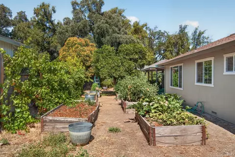 Exterior - 514 W 4th St, Cloverdale, CA 95425 photo 7 of 9