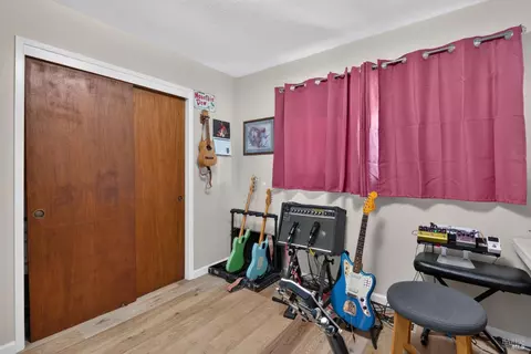Bedroom - 514 W 4th St, Cloverdale, CA 95425 photo 1 of 4