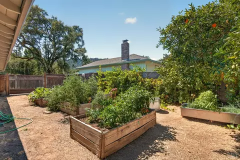 Exterior - 514 W 4th St, Cloverdale, CA 95425 photo 5 of 9