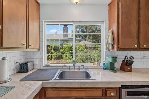 Kitchen - 514 W 4th St, Cloverdale, CA 95425 photo 3 of 5