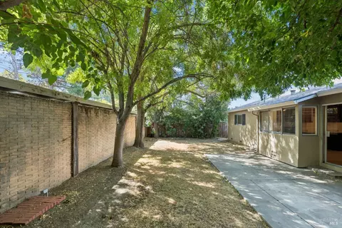 Exterior - 2336 Grouse Ct, Fairfield, CA 94533 photo 9 of 11