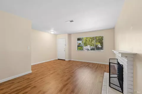 Living - 2336 Grouse Ct, Fairfield, CA 94533 photo 9 of 11
