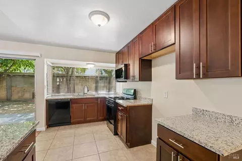 Kitchen - 2336 Grouse Ct, Fairfield, CA 94533 photo 5 of 5