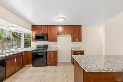 Kitchen - 2336 Grouse Ct, Fairfield, CA 94533 photo 3 of 5