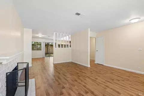 Living - 2336 Grouse Ct, Fairfield, CA 94533 photo 5 of 11