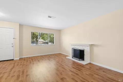 Living - 2336 Grouse Ct, Fairfield, CA 94533 photo 6 of 11