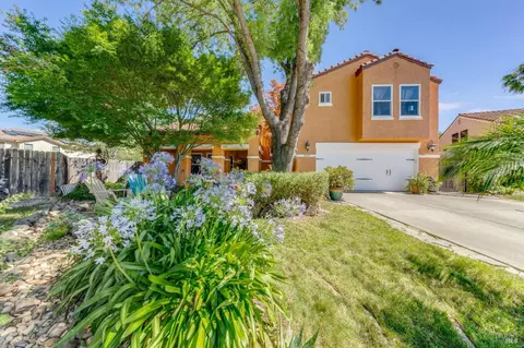 832 Arabian Cir, Vacaville, CA 95687