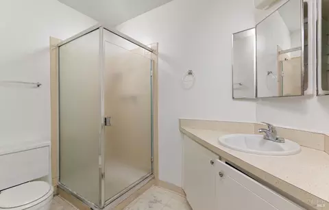 Bath - 1013 Flicker Ln, Fairfield, CA 94533 photo 1 of 2