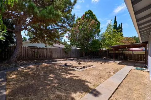 Exterior - 1013 Flicker Ln, Fairfield, CA 94533 photo 2 of 3