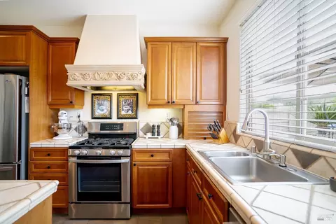 Kitchen - 6020 Claret Ct, Vallejo, CA 94591 photo 3 of 7