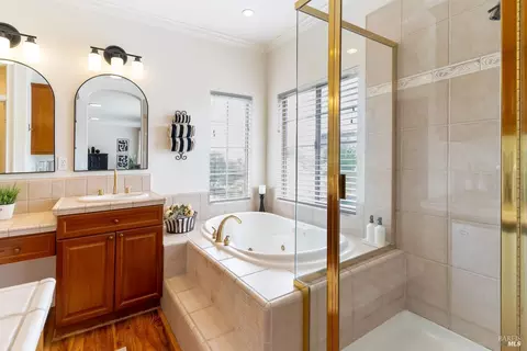 Bath - 6020 Claret Ct, Vallejo, CA 94591 photo 4 of 6
