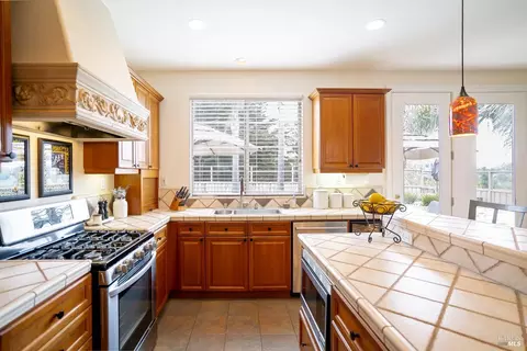 Kitchen - 6020 Claret Ct, Vallejo, CA 94591 photo 4 of 7