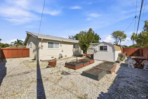 Exterior - 1700 Dover Ave, Fairfield, CA 94533 photo 4 of 6