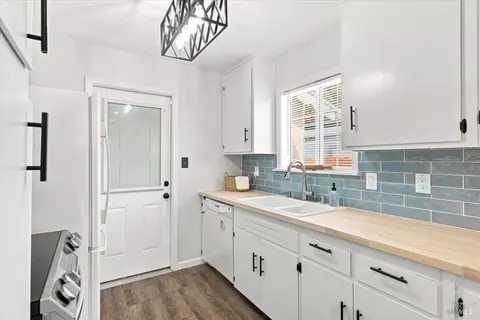 Kitchen - 1700 Dover Ave, Fairfield, CA 94533 photo 3 of 3