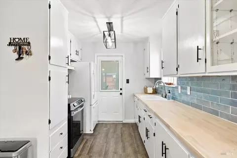 Kitchen - 1700 Dover Ave, Fairfield, CA 94533 photo 2 of 3