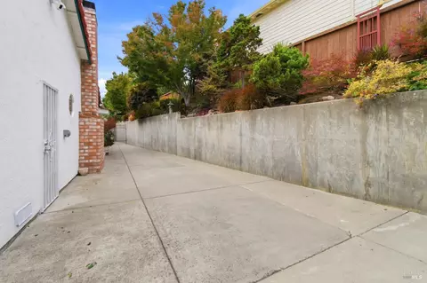 Exterior - 133 Stratford St, Vallejo, CA 94591 photo 11 of 12