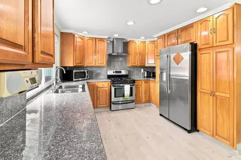 Kitchen - 133 Stratford St, Vallejo, CA 94591 photo 2 of 7
